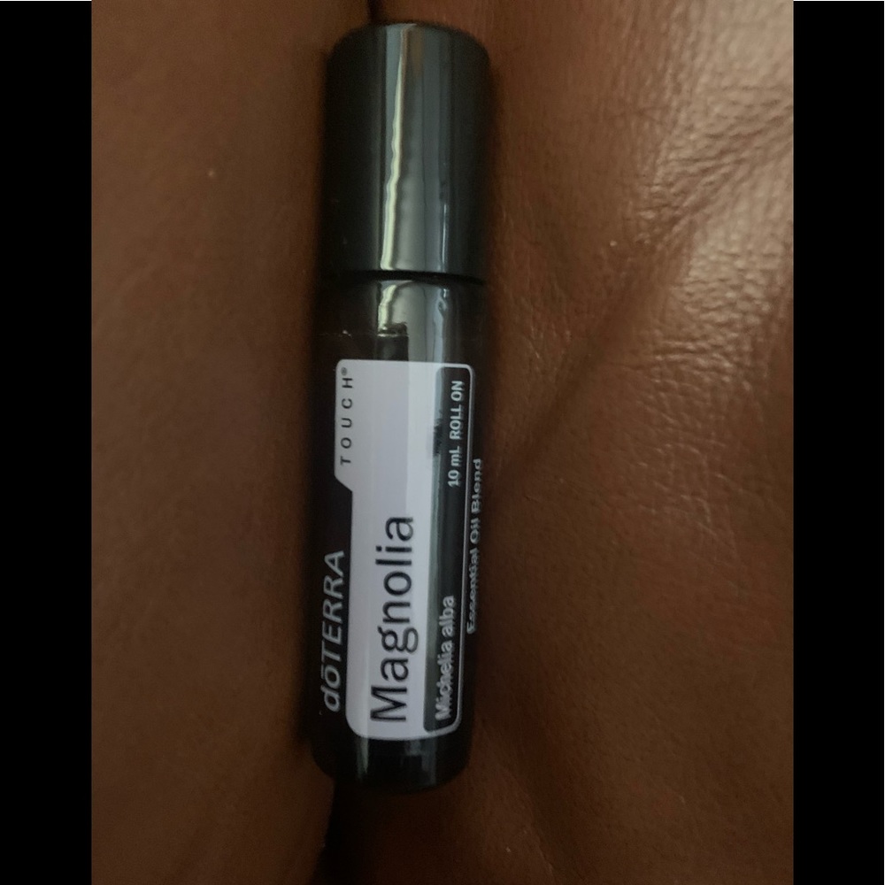 Magnolia essential oil